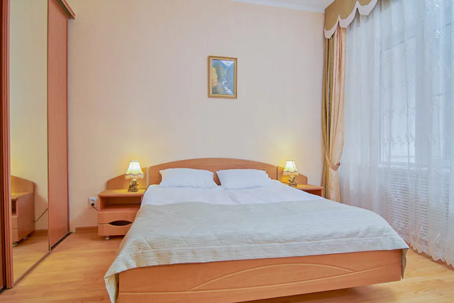 Номер «Люкс 3-комнатный» в санатории «Родник» в Кисловодске - фотография