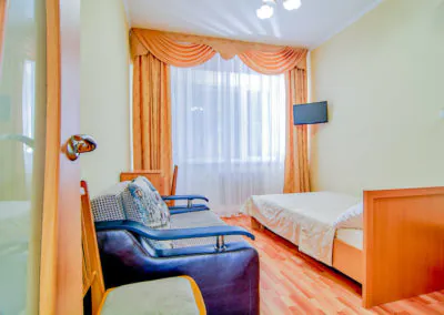 Номер «Стандарт одноместный» в санатории «Родник» в Кисловодске - фотография