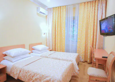 Номер «Стандарт улучшенный без балкона» в санатории «Родник» в Кисловодске - фотография