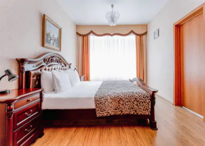 Номер «Люкс 2-комнатный» в санатории «Родник» в Кисловодске - фотография