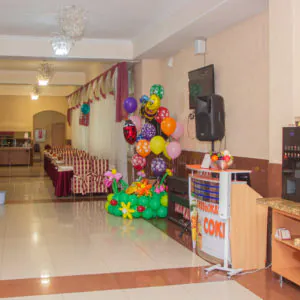 Обеденный зал в санатории «Родник» в Кисловодске - фотография