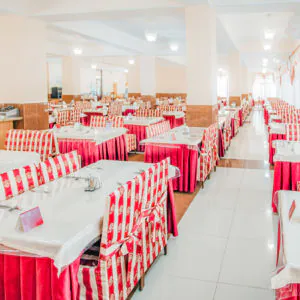 Обеденный зал в санатории «Родник» в Кисловодске - фотография