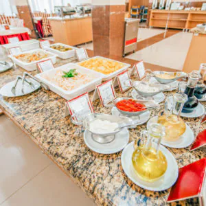 Обеденный зал в санатории «Родник» в Кисловодске - фотография