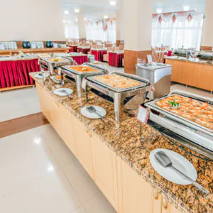 Обеденный зал в санатории «Родник» в Кисловодске - фотография